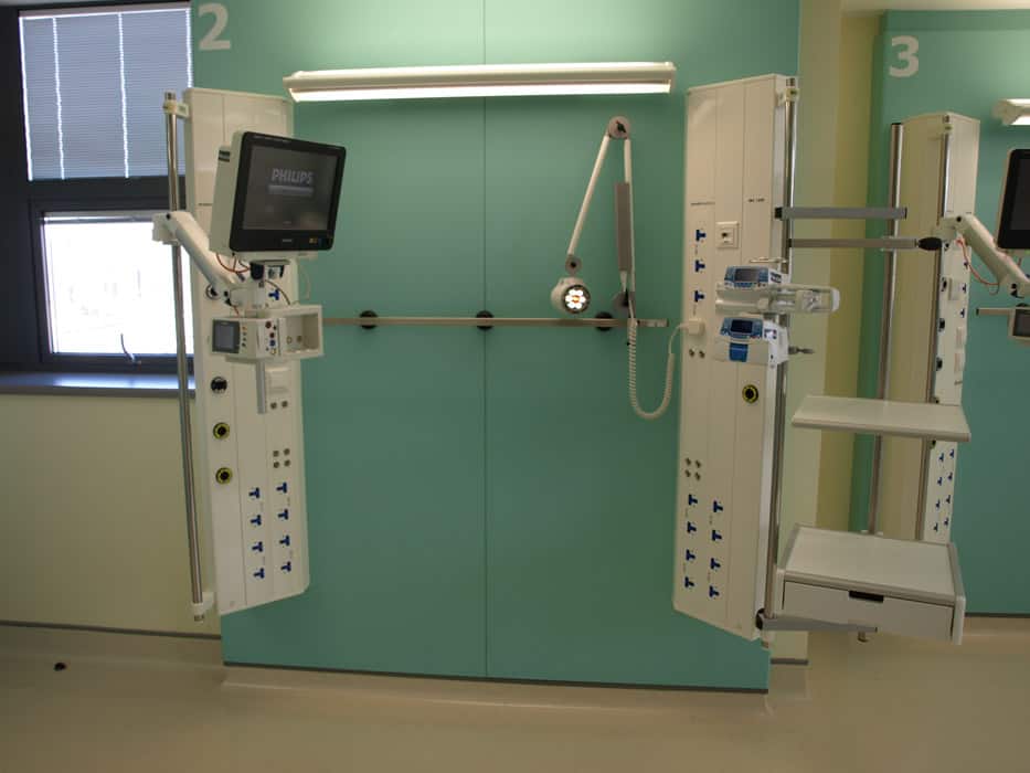 Ondal Mediboom Pendant with medical devices and lighting